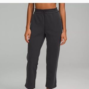 lululemon athletica softstreme high rise straight leg crop in black size 10